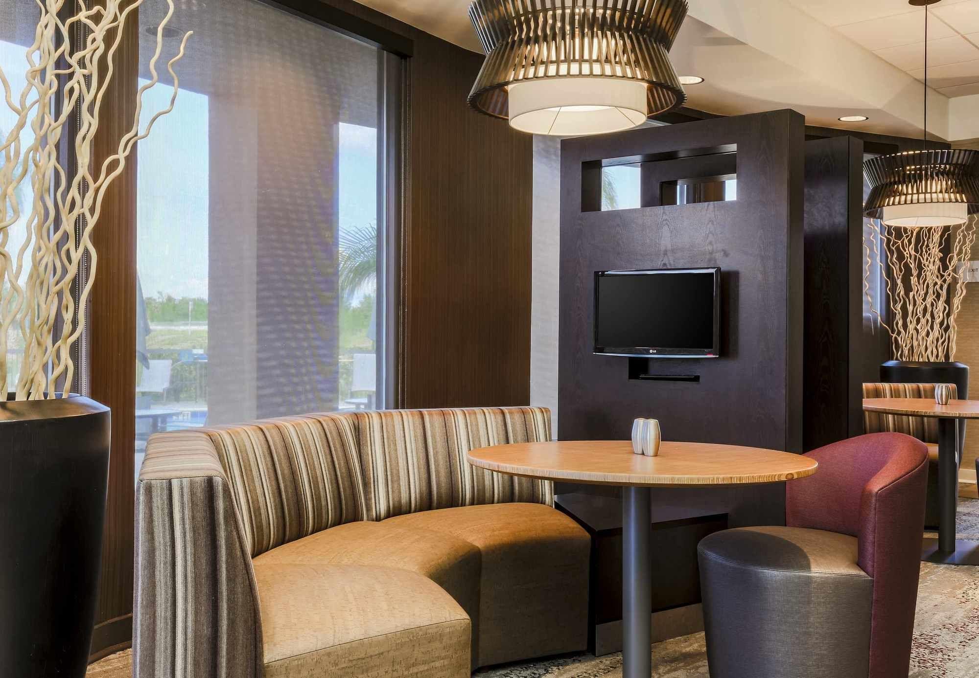 Courtyard By Marriott Orlando Lake Mary North Heathrow Exterior photo